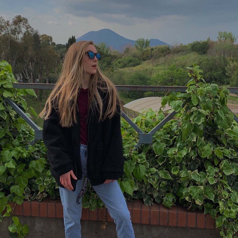 Meet your Posher, Lily